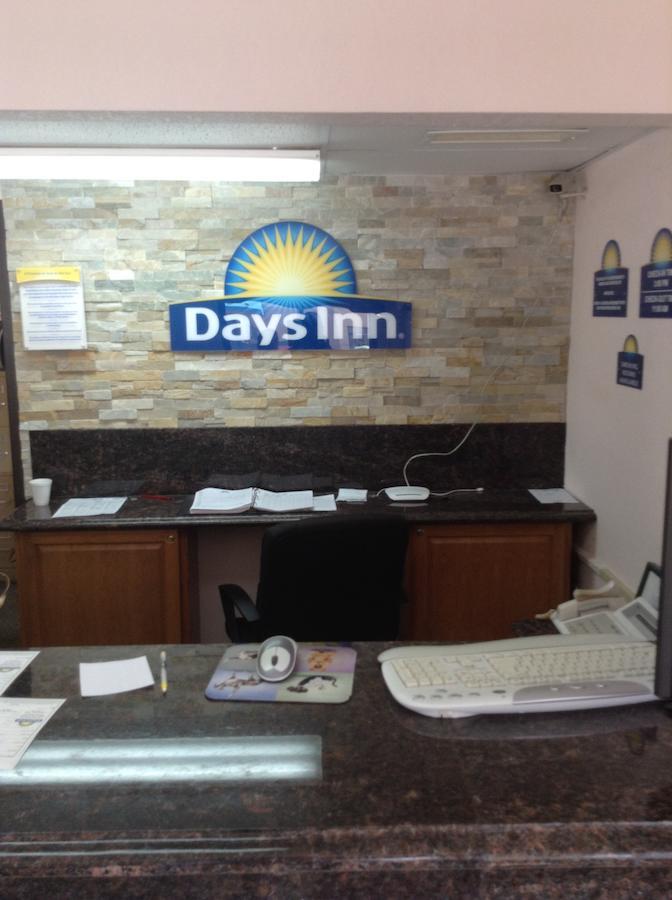Days Inn By Wyndham Мейсон-Сити Экстерьер фото