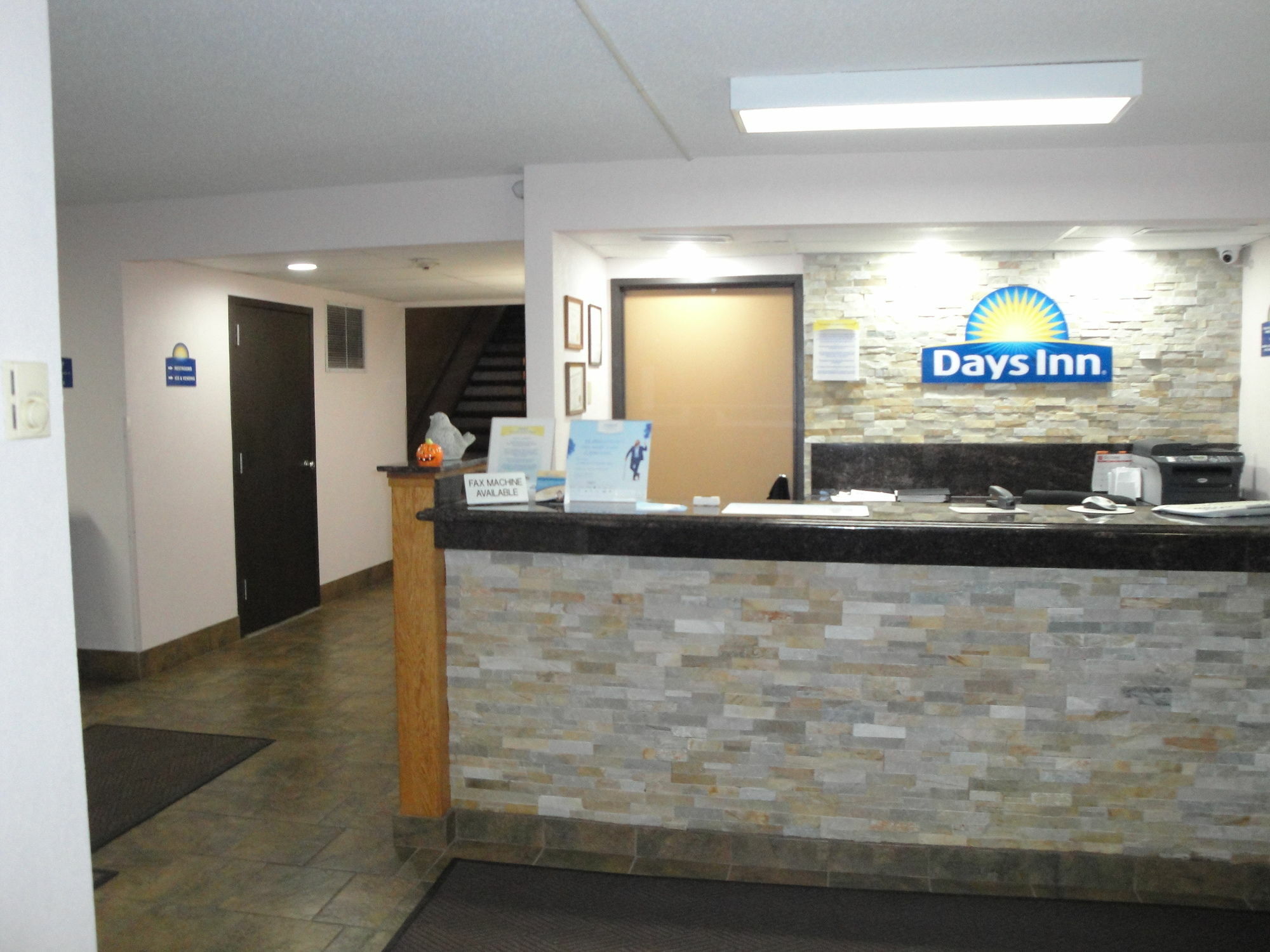 Days Inn By Wyndham Мейсон-Сити Экстерьер фото